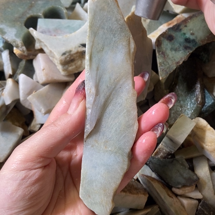 翡翠颈饰未镶嵌天然翡翠