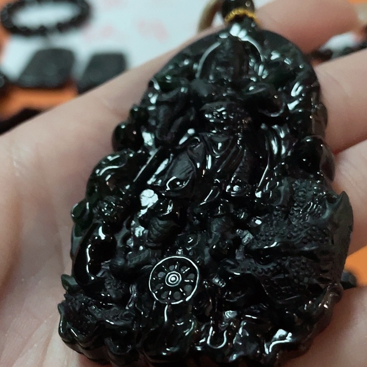 翡翠颈饰未镶嵌残****眼