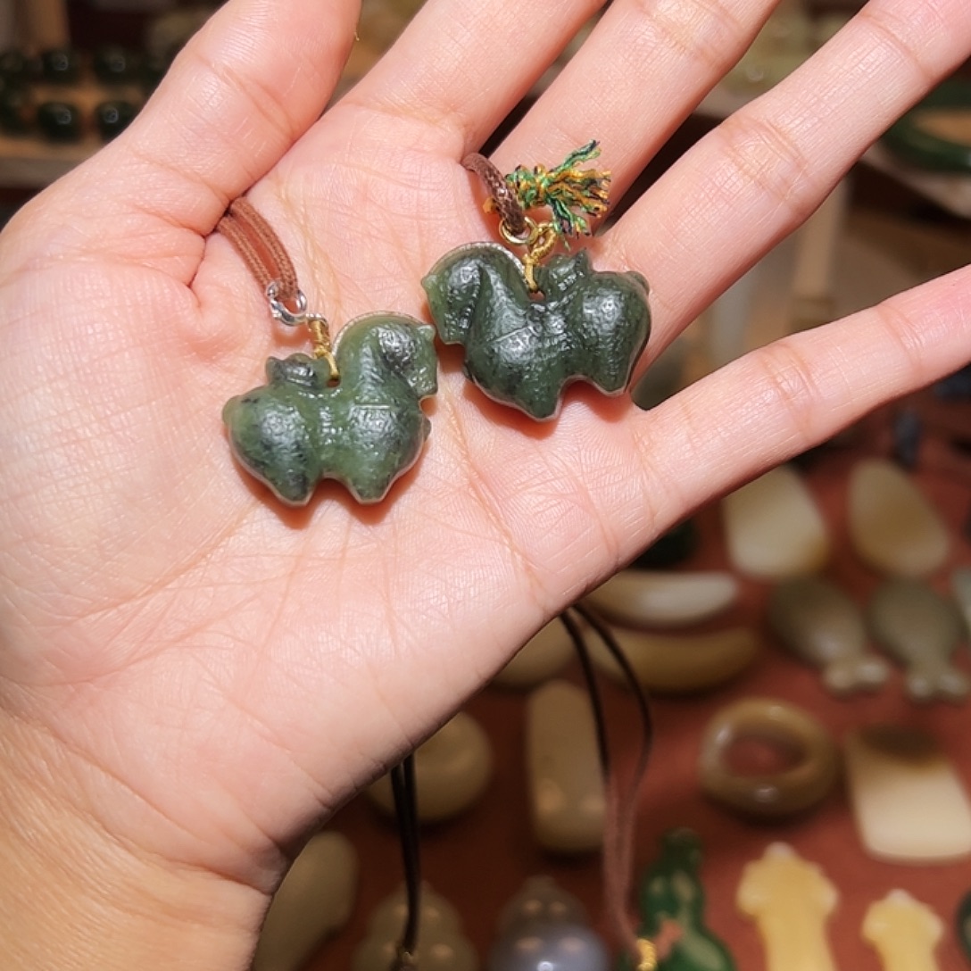 和田玉未镶嵌颈饰买断不退不换