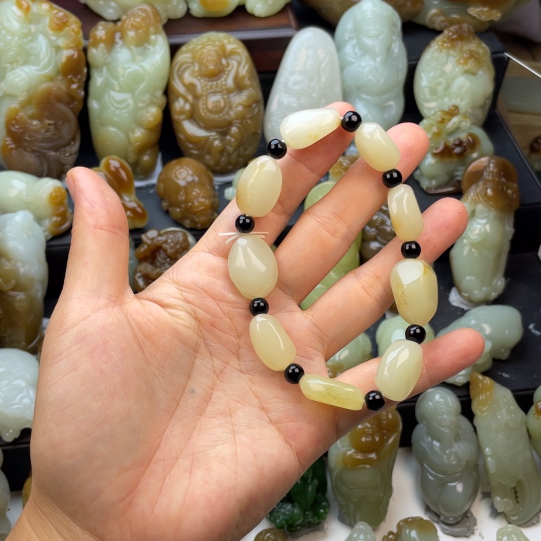 颈饰未镶嵌和田玉