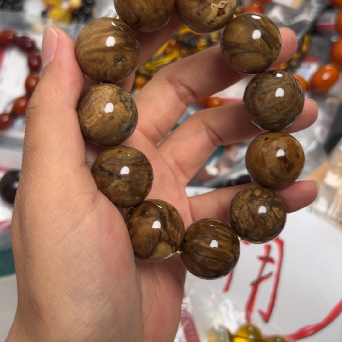 未镶嵌琥珀珠宝奇石422