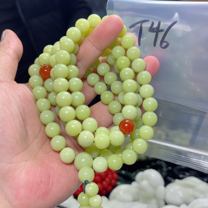 蛇纹石玉颈饰未镶嵌衣*