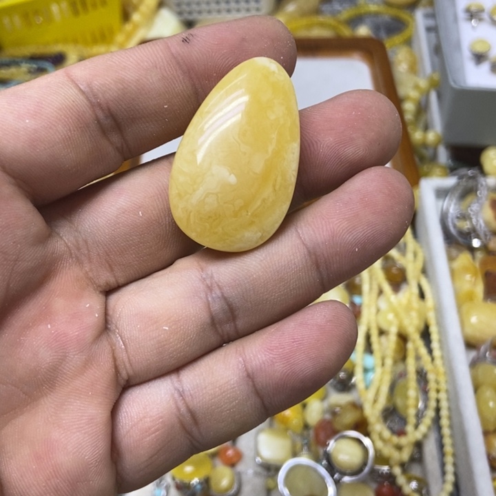 蜜蜡未镶嵌裸石吊坠