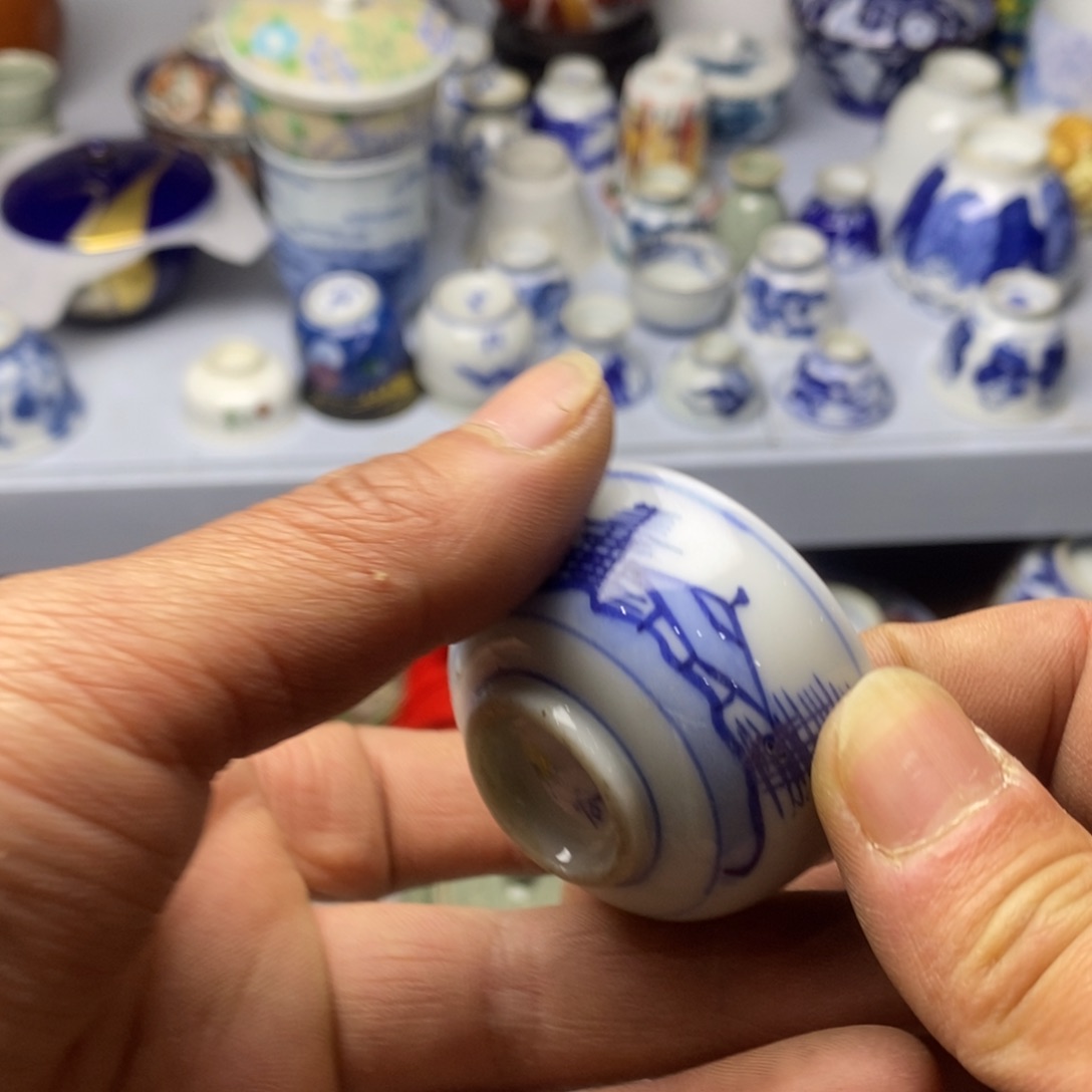 瓷片飞机场集团的董事兼