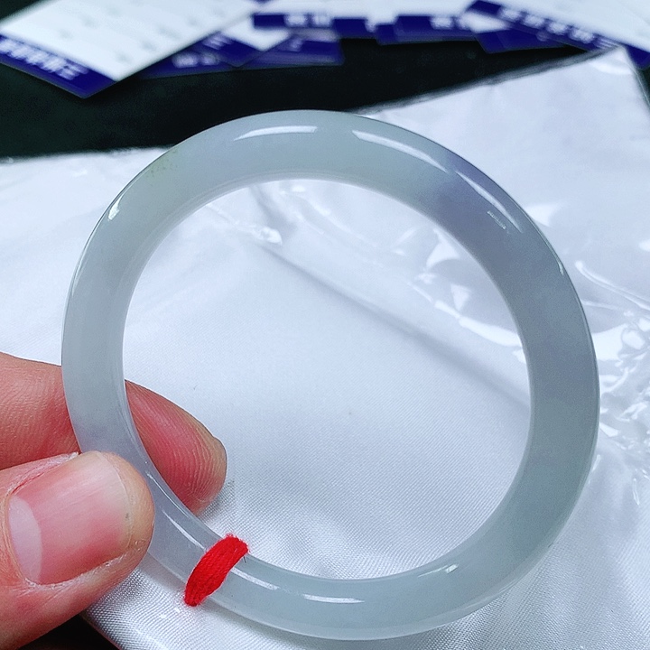 翡翠手镯未镶嵌翡翠手镯未镶嵌