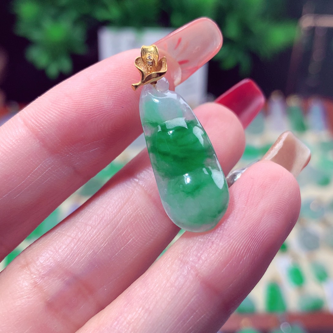 翡翠吊坠(不含链)18K金镶嵌