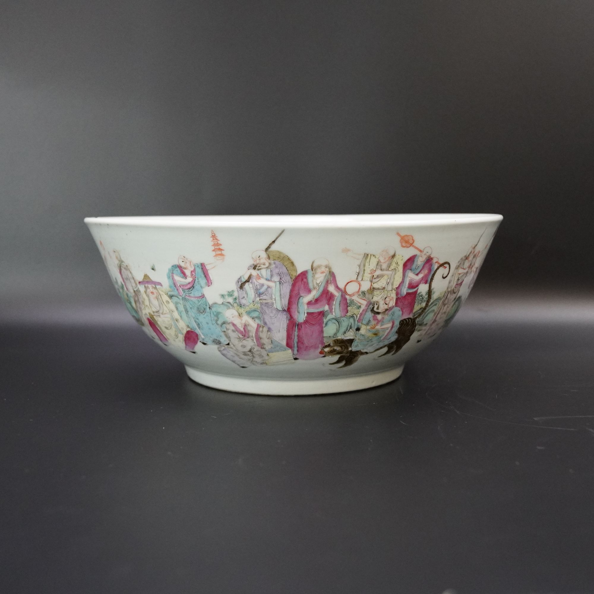 Lot.25090815清光绪粉彩十八罗汉大碗 高：约13cm，直径：约34.5cm