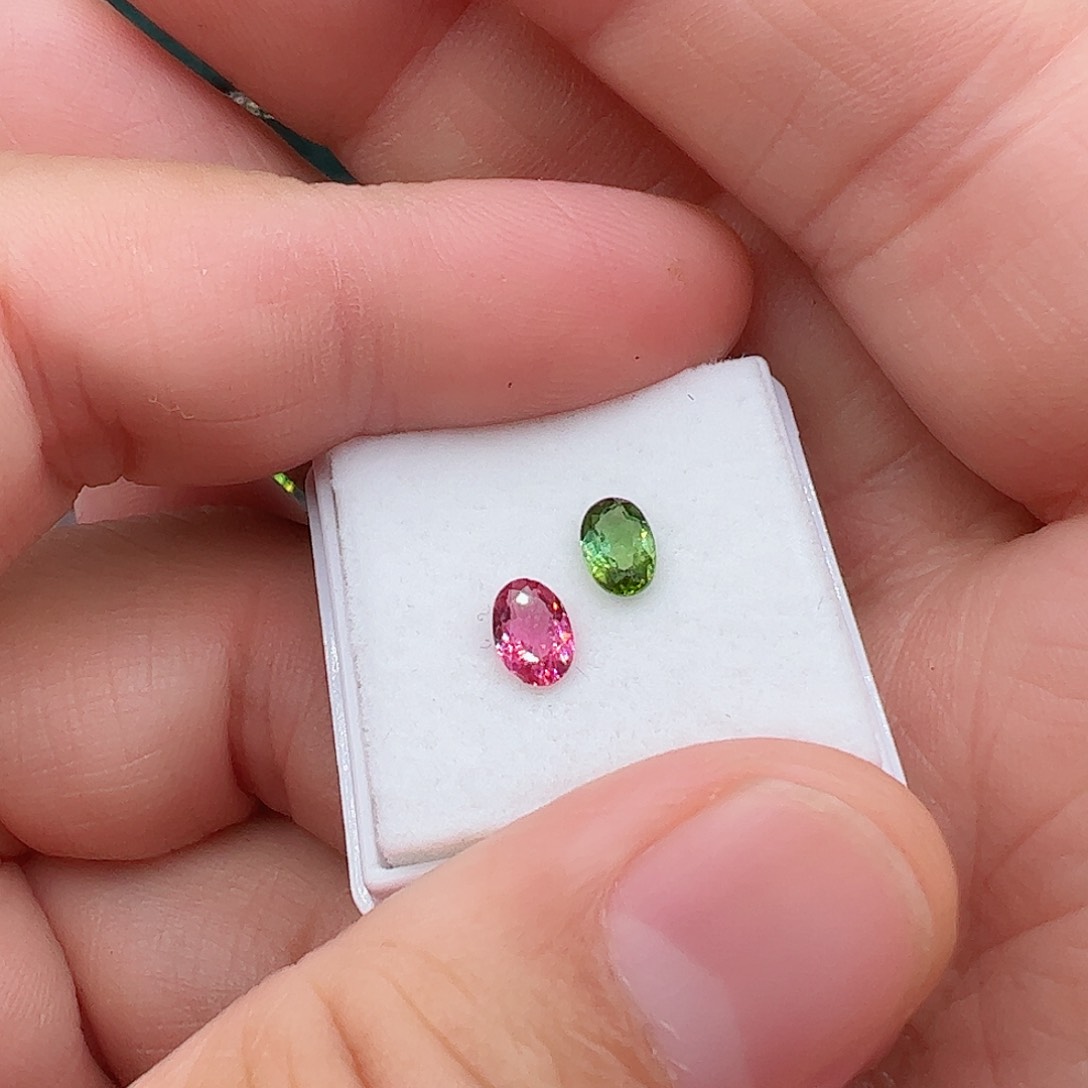 碧玺4✖️6裸石2颗未镶嵌