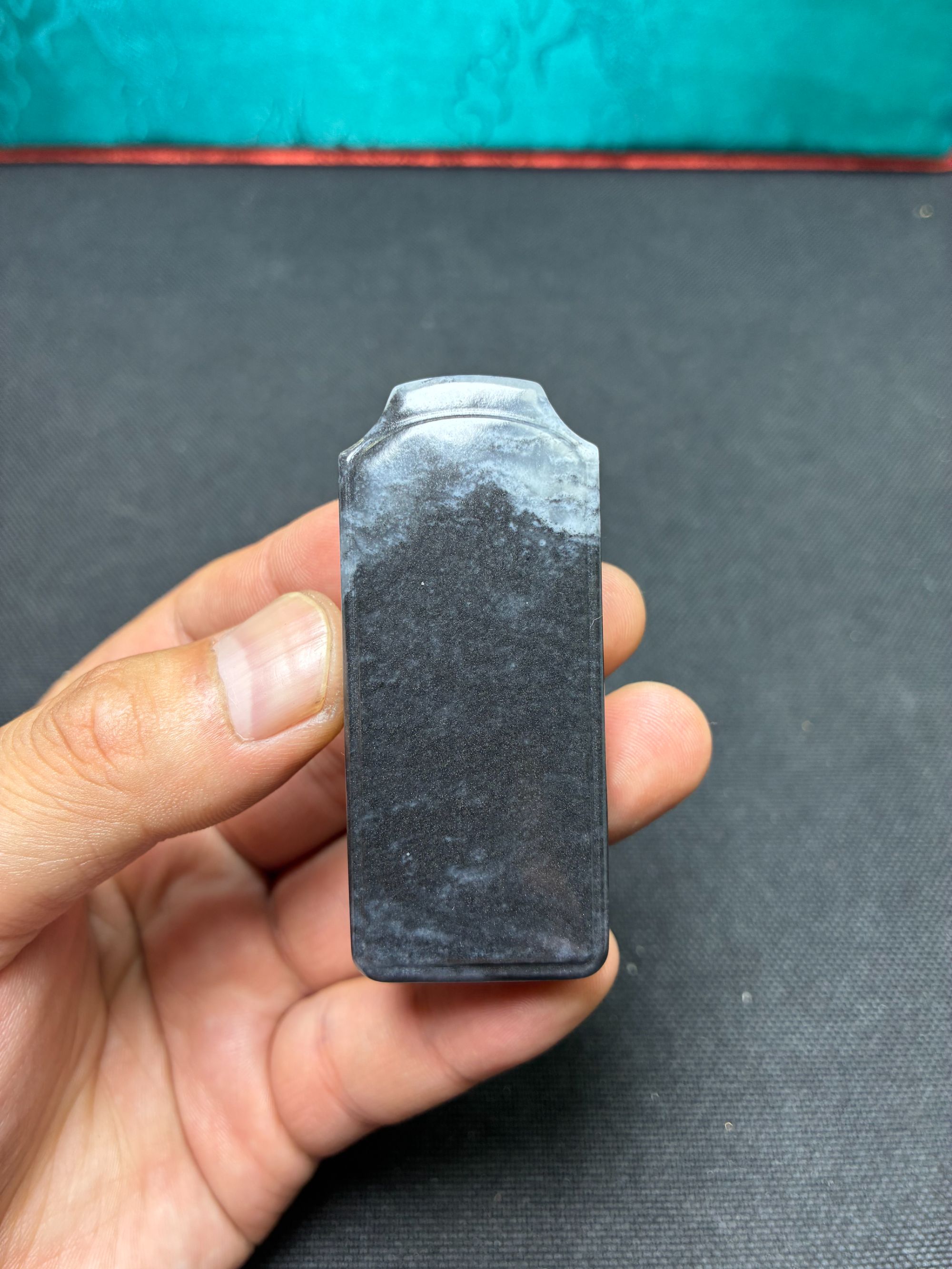 新疆和田玉籽料留皮意境聚墨意境山水青花无事牌吊坠