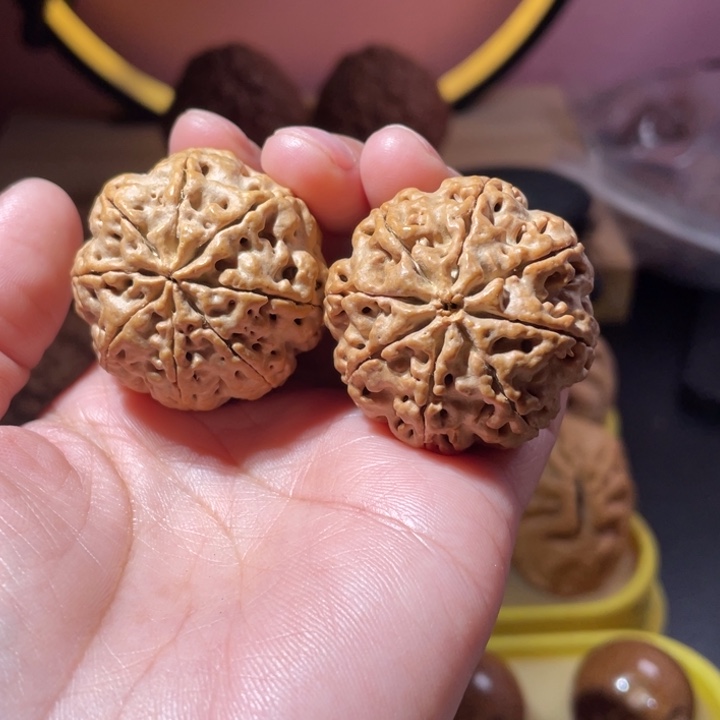 桃核把件八瓣金刚菩提
