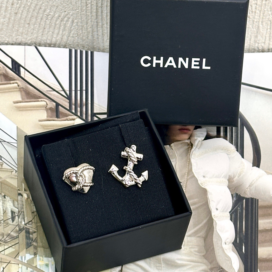 99新 Chanel/香奈儿 25C 银色爱心船锚耳钉