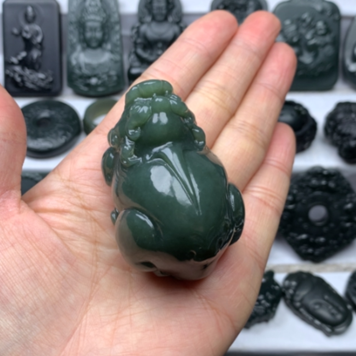 【闪购商品】和田玉颈饰未镶嵌双面雕刻