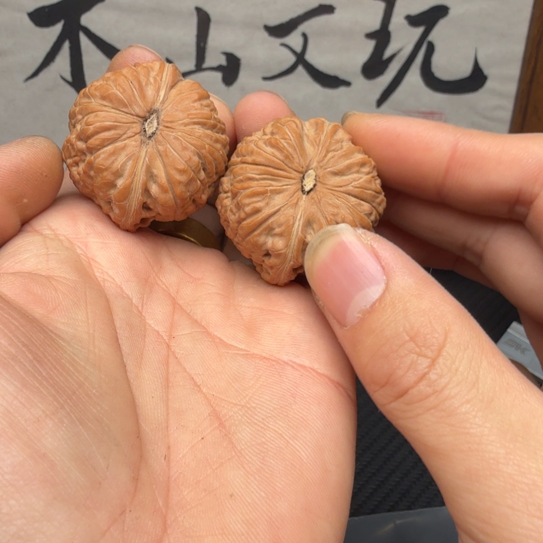 乘***澈吊坠文玩核桃平底锅135