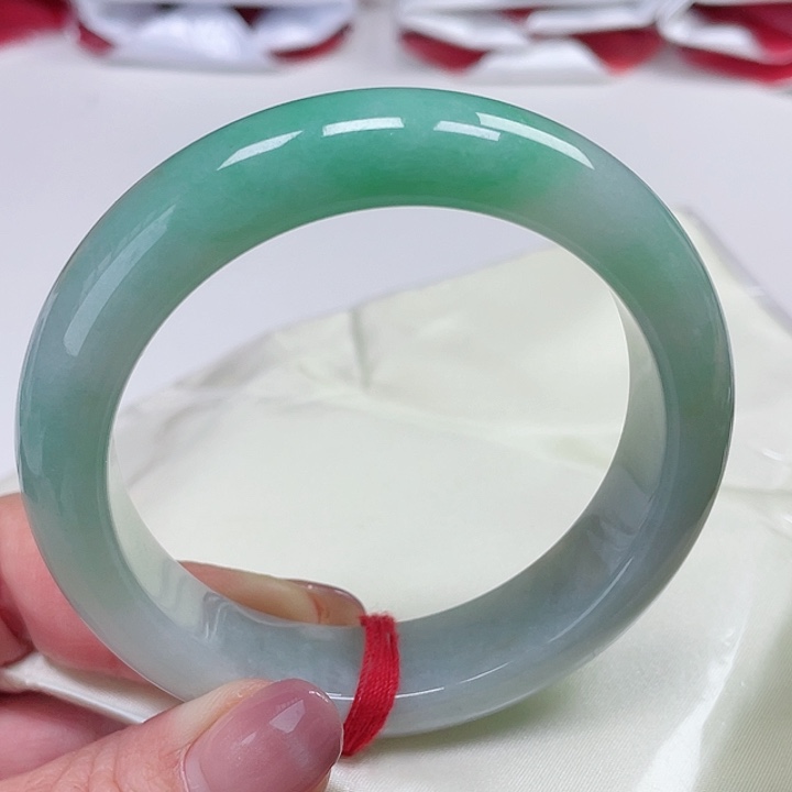 翡翠手镯未镶嵌缅甸翡翠