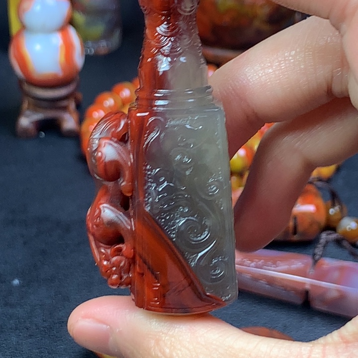 卢***志玛瑙/玉髓未镶嵌烟嘴