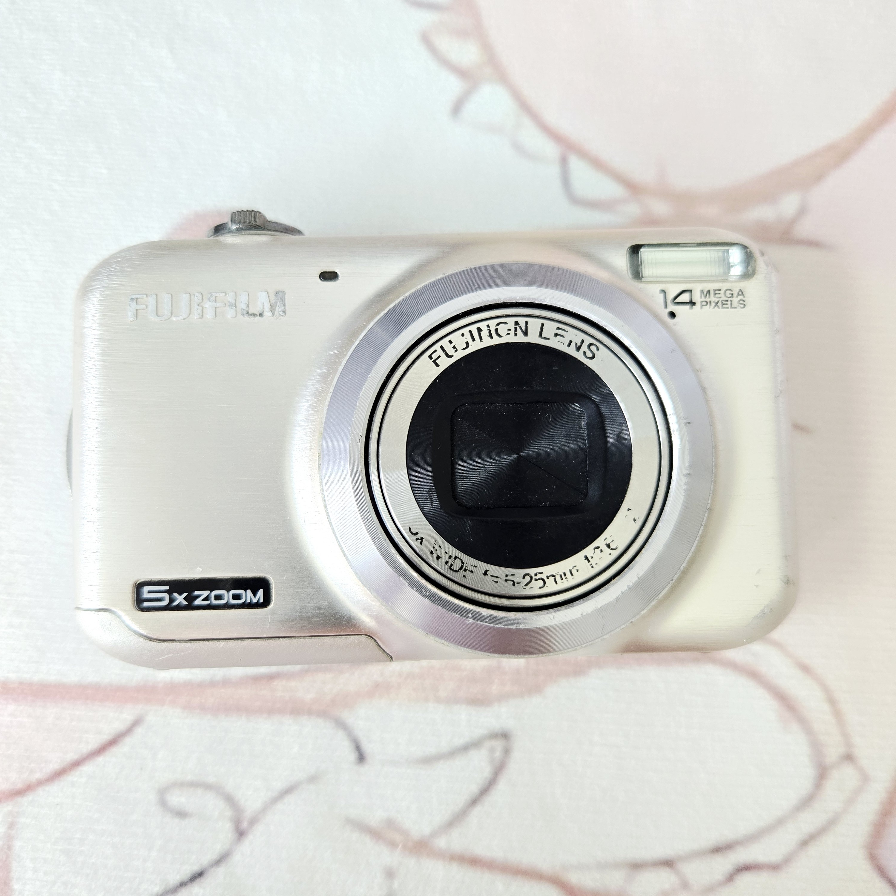 9新 Fujifilm/富士 JX305胶片复古1400万像素5倍变焦只有银色了