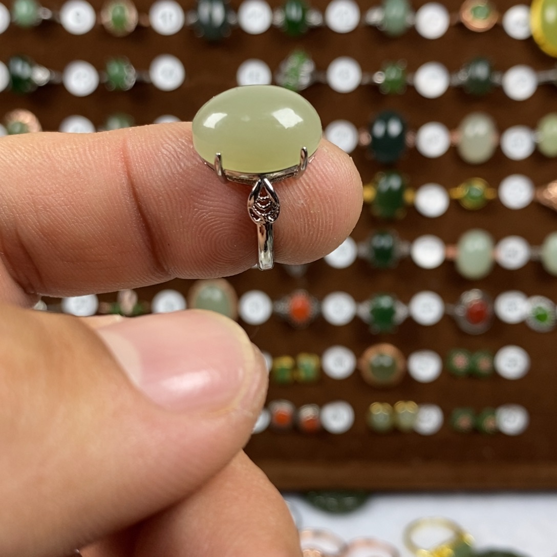 和田玉（青白玉）戒指未镶嵌