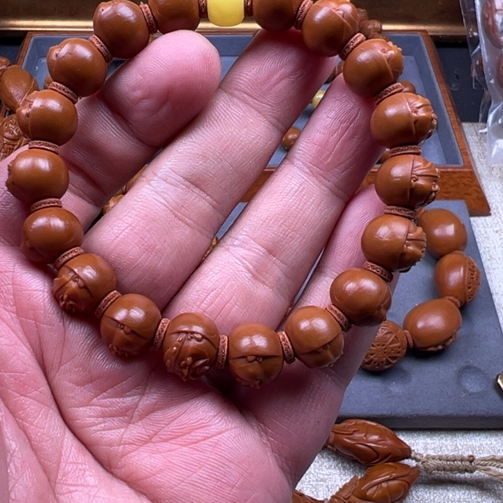 橄榄核手串B****?橄榄核雕工艺制作