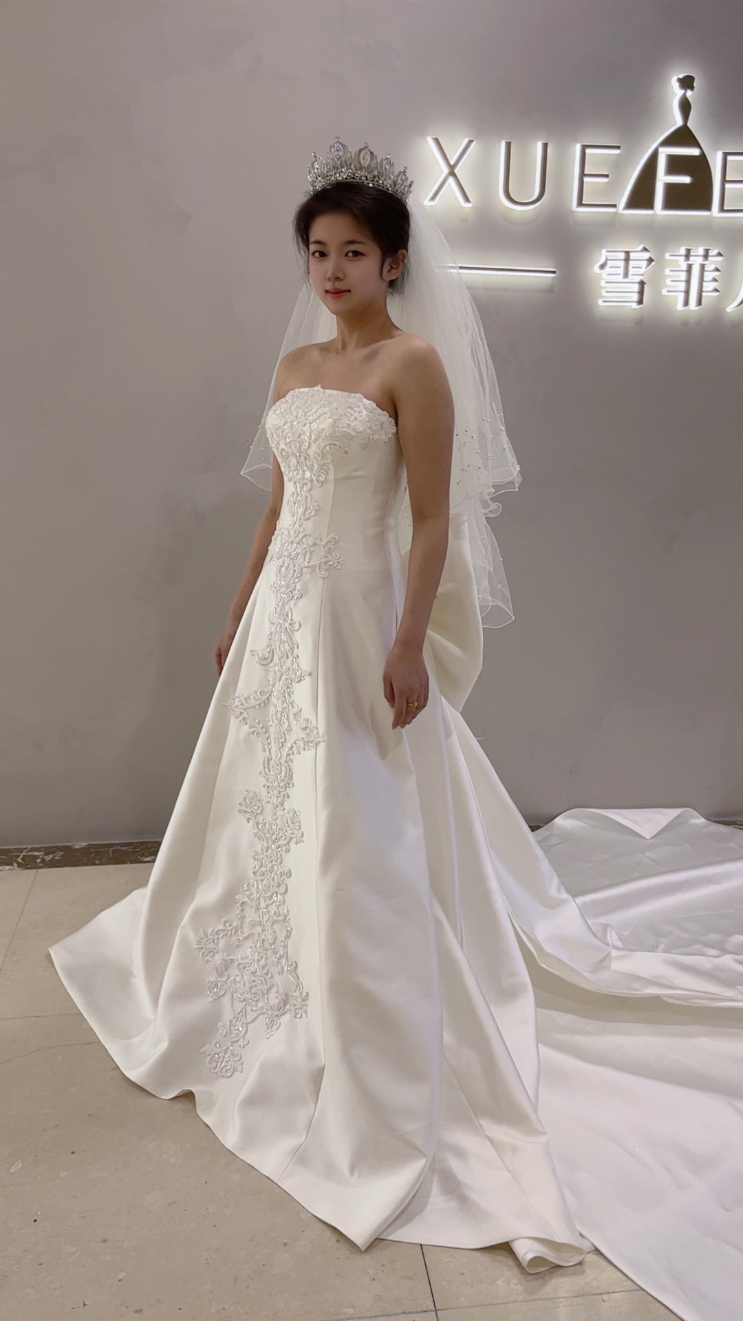 气质A摆小拖尾婚纱抹胸修身显瘦款