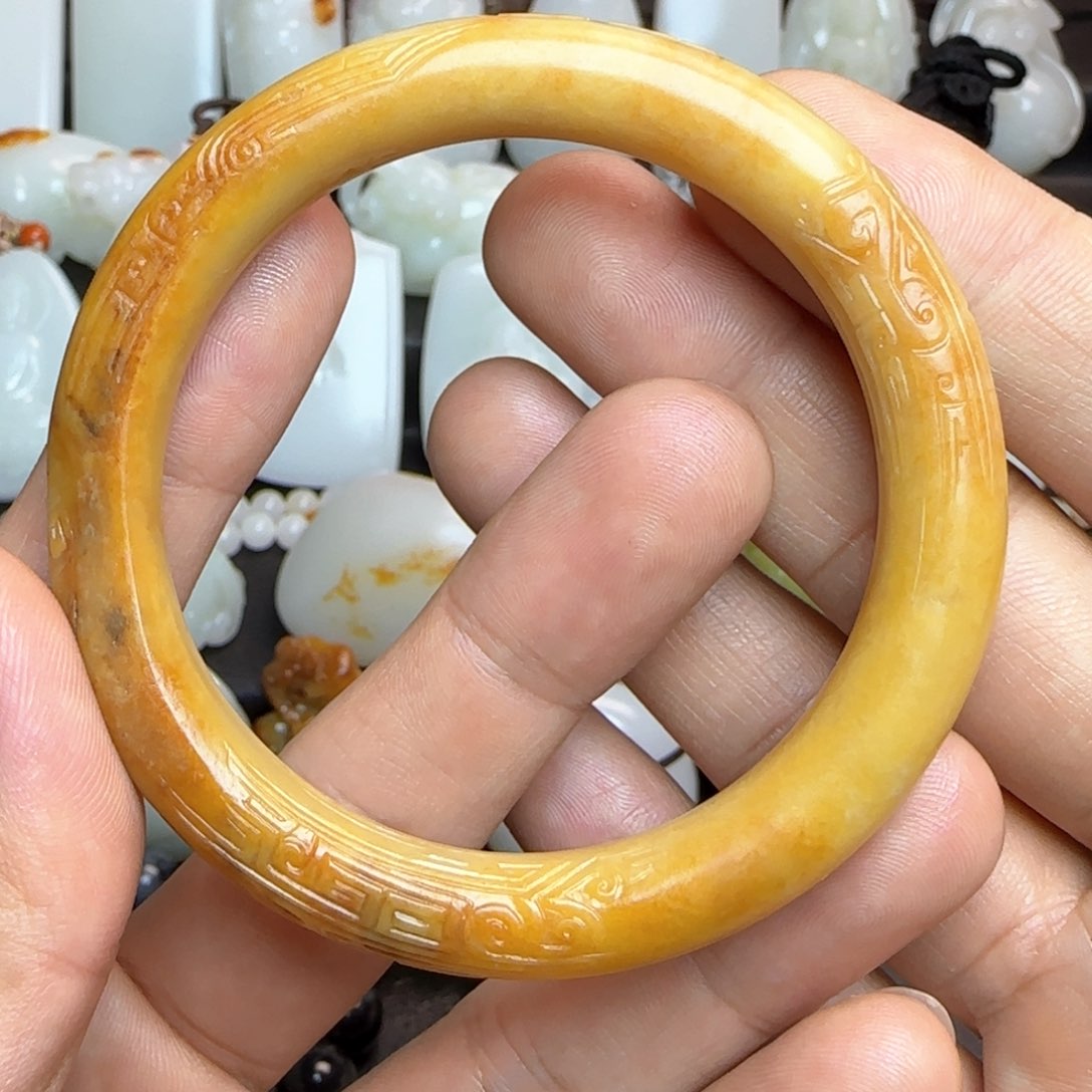 和田玉未镶嵌颈饰红*子