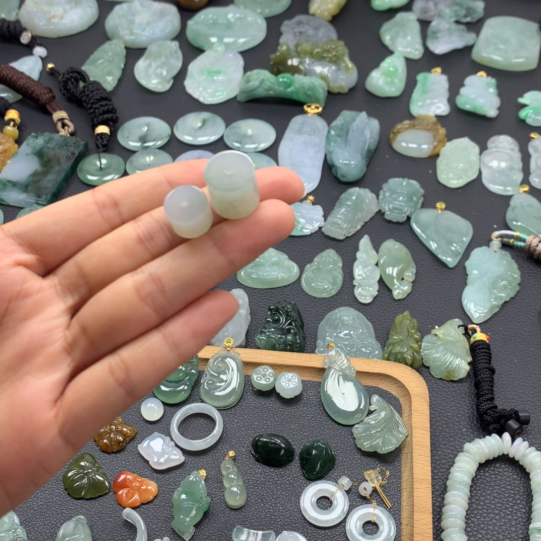 翡翠颈饰未镶嵌桶珠