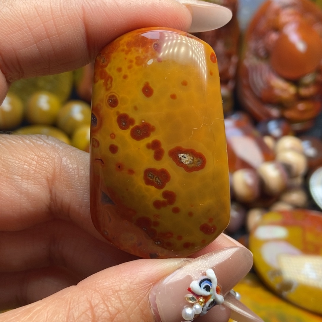 玛瑙/玉髓颈饰未镶嵌战国红