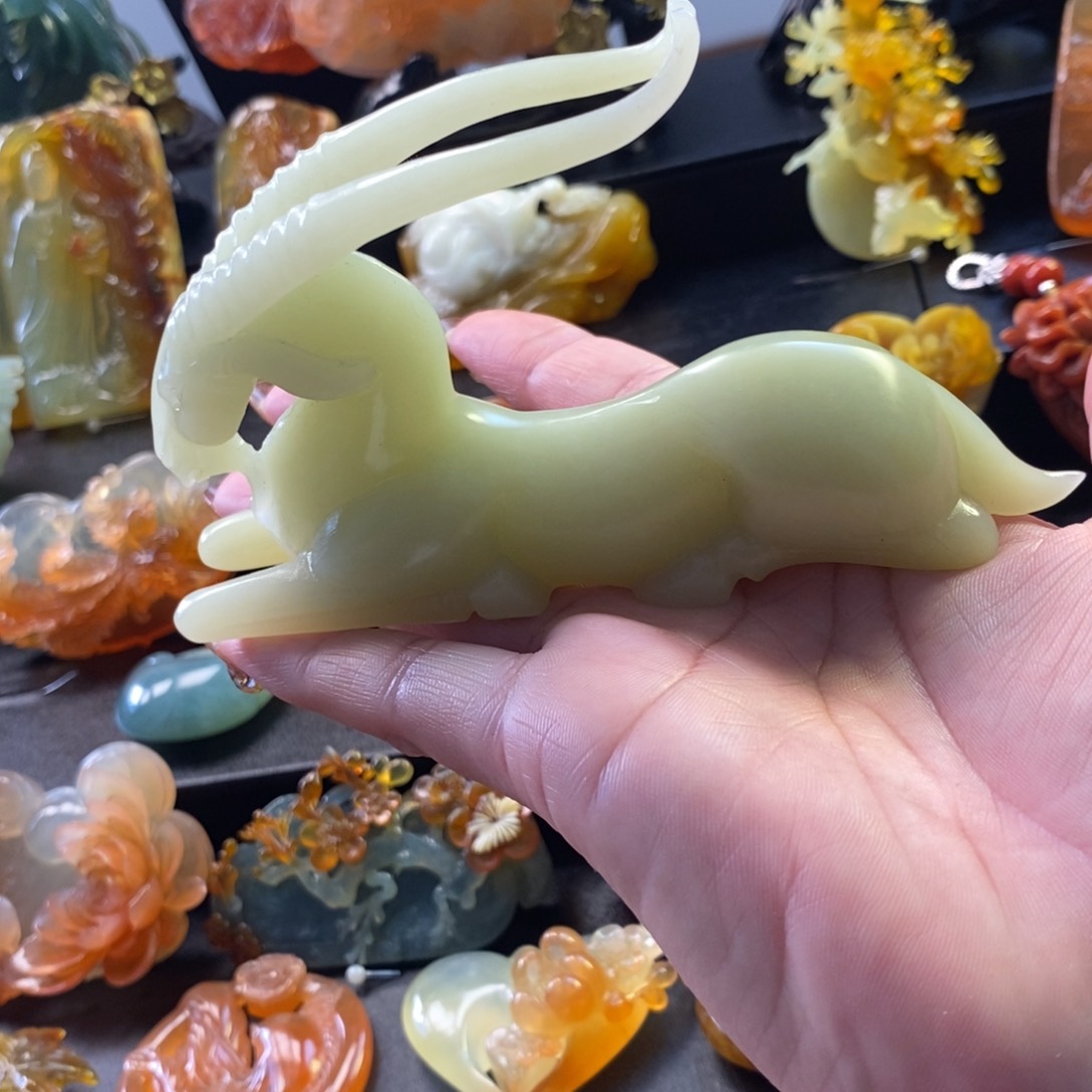 蛇纹石玉颈饰合金杰*