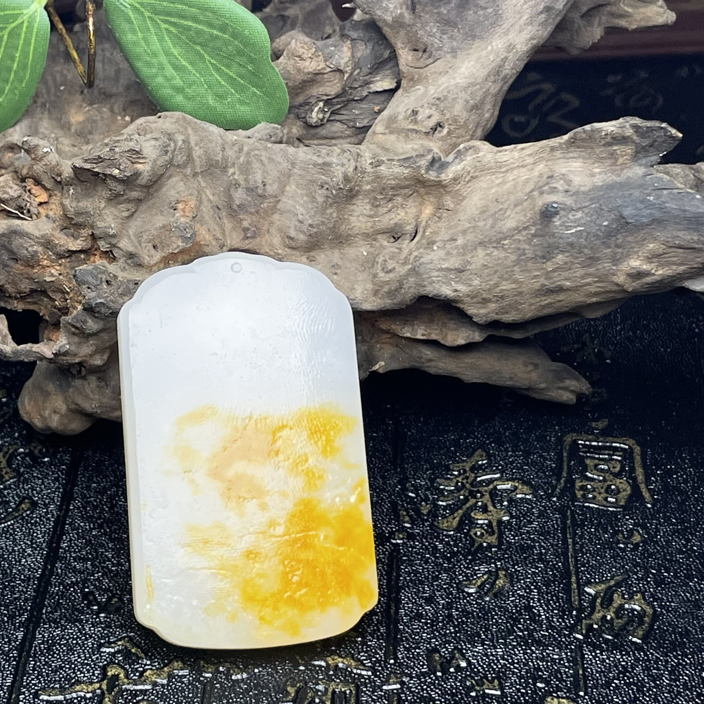新疆和田玉无事牌挂件马玉牌子吊坠红皮白玉独籽大开门