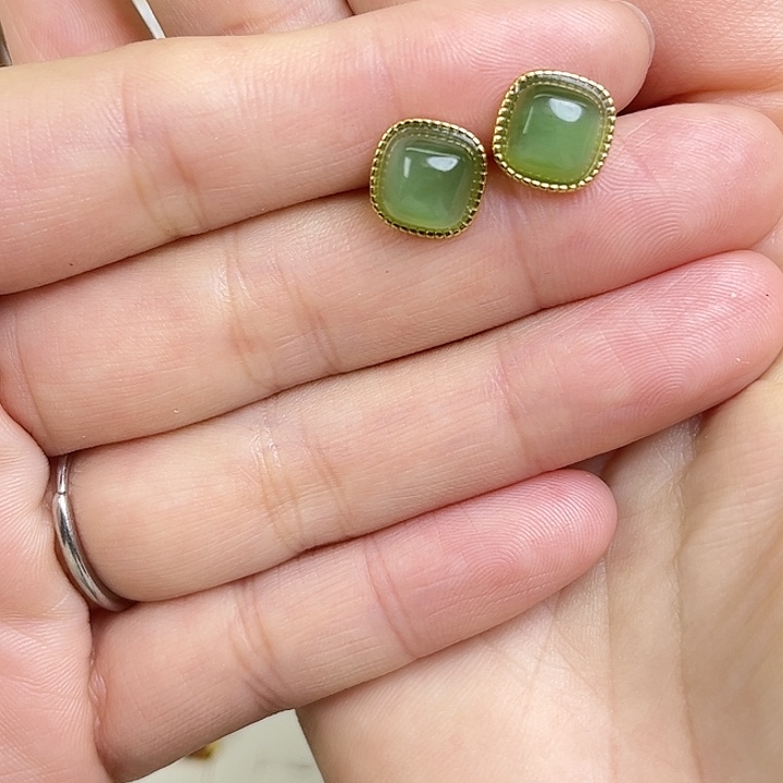 冷***.和田玉银S925镶嵌耳饰