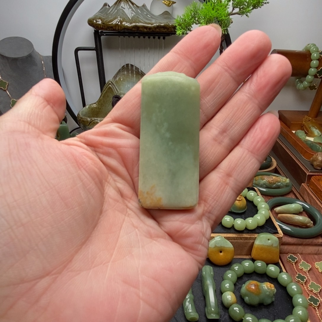 岫岩河磨玉（透闪石质玉）吊坠未镶嵌