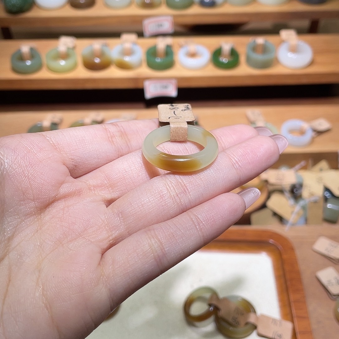 A***家和田玉未镶嵌戒指18.2