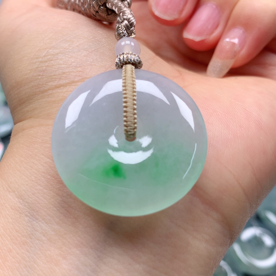 翡翠颈饰未镶嵌天然翡翠