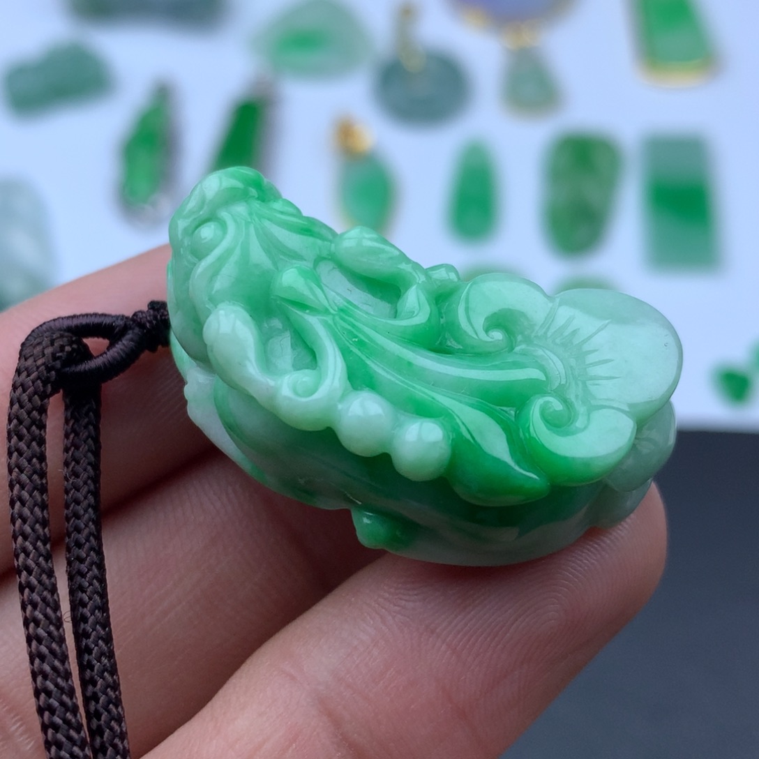 翡翠颈饰未镶嵌翡翠