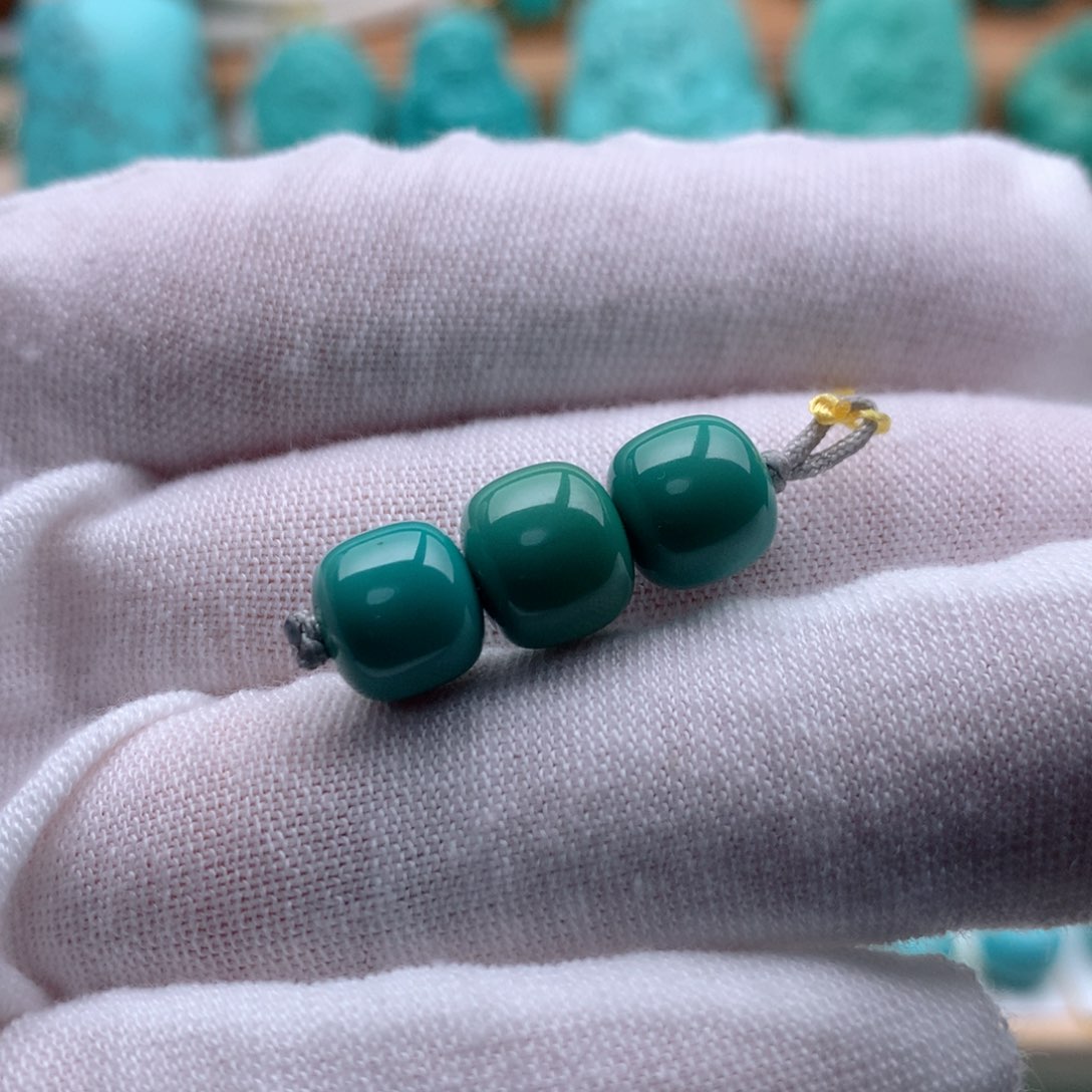 绿松石颈饰未镶嵌