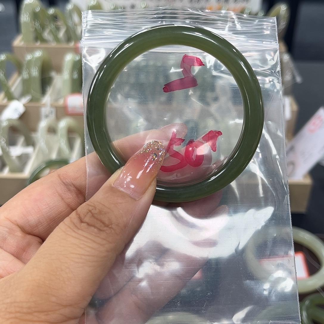 @***温和田玉未镶嵌手镯