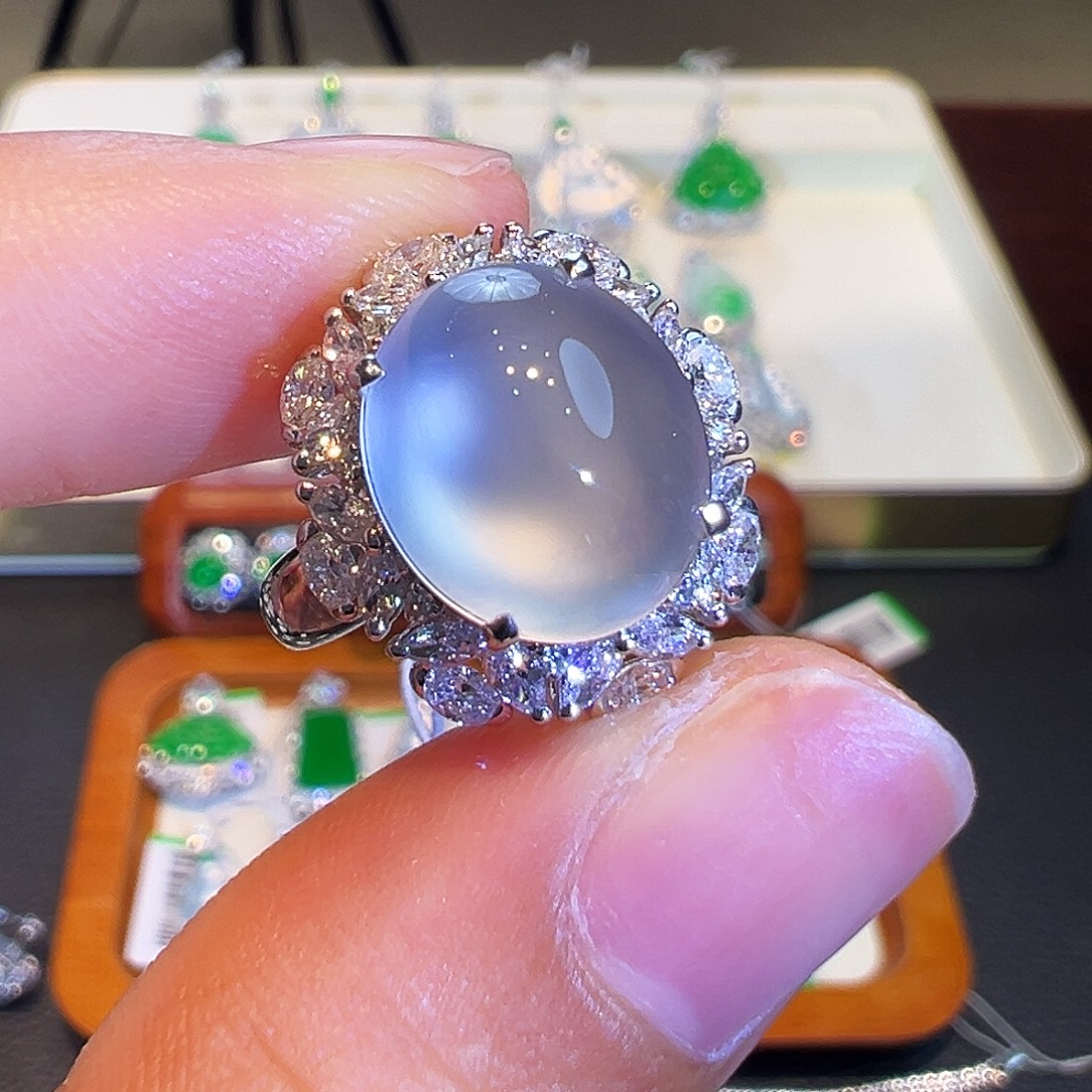 翡翠18K金镶嵌戒指