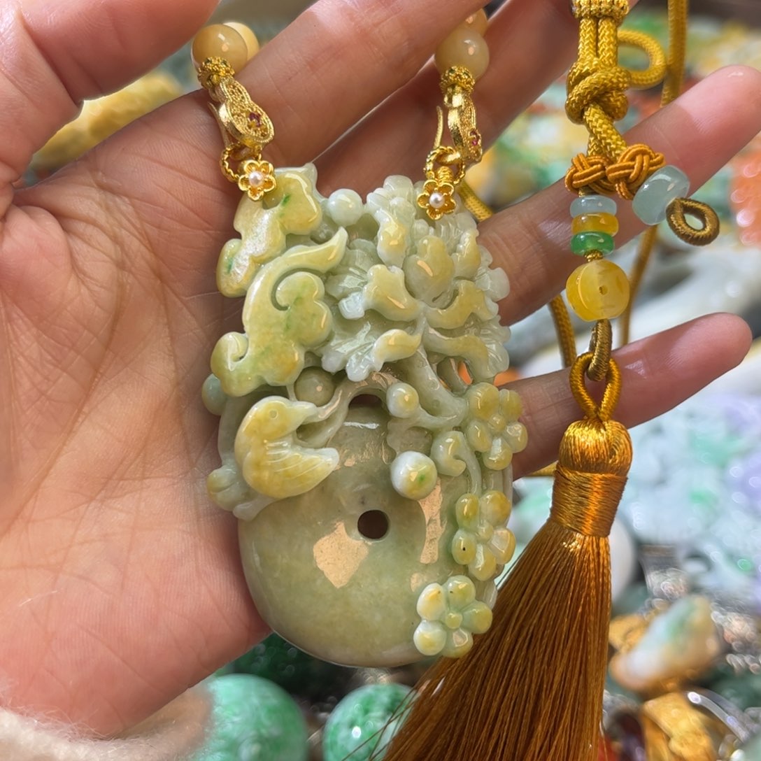 翡翠颈饰未镶嵌待编款