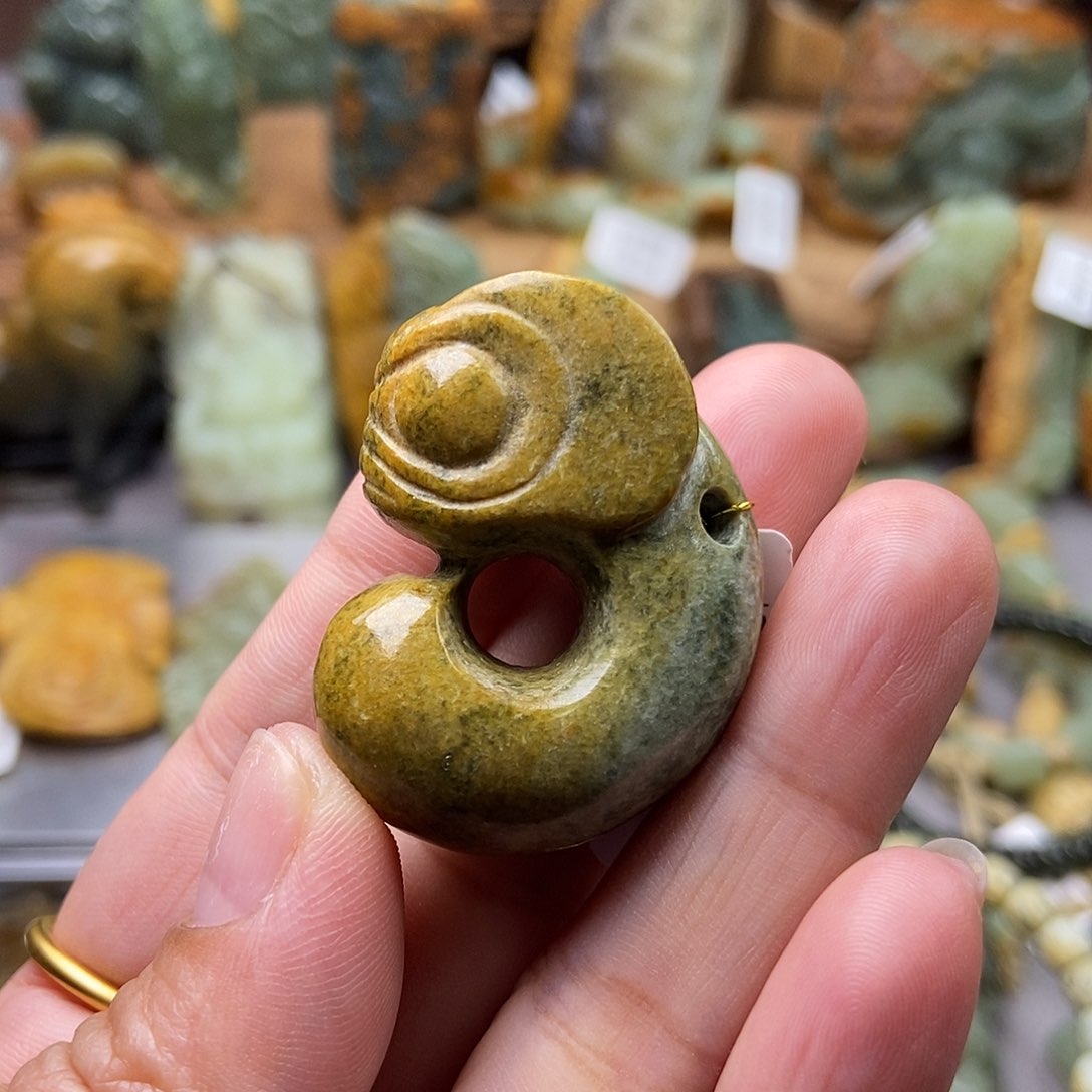 岫岩河磨玉（透闪石质玉）挂坠未镶嵌
