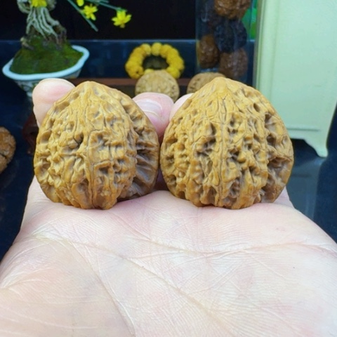 文玩核桃吊坠虎头王