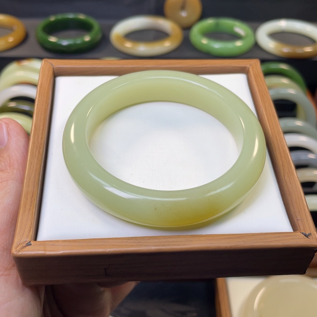 和田玉手镯未镶嵌57