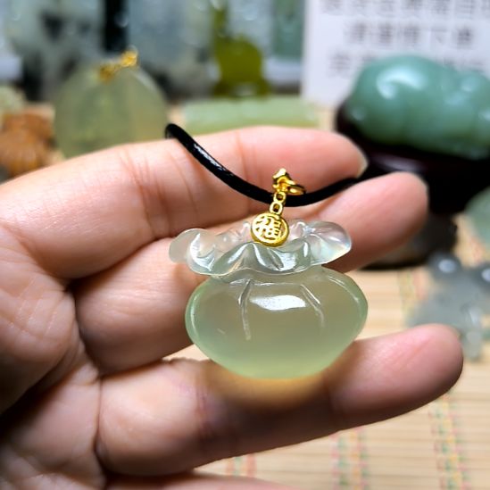 未镶嵌蛇纹石玉颈饰