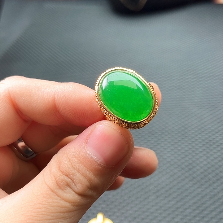 翡翠颈饰未镶嵌啊啊