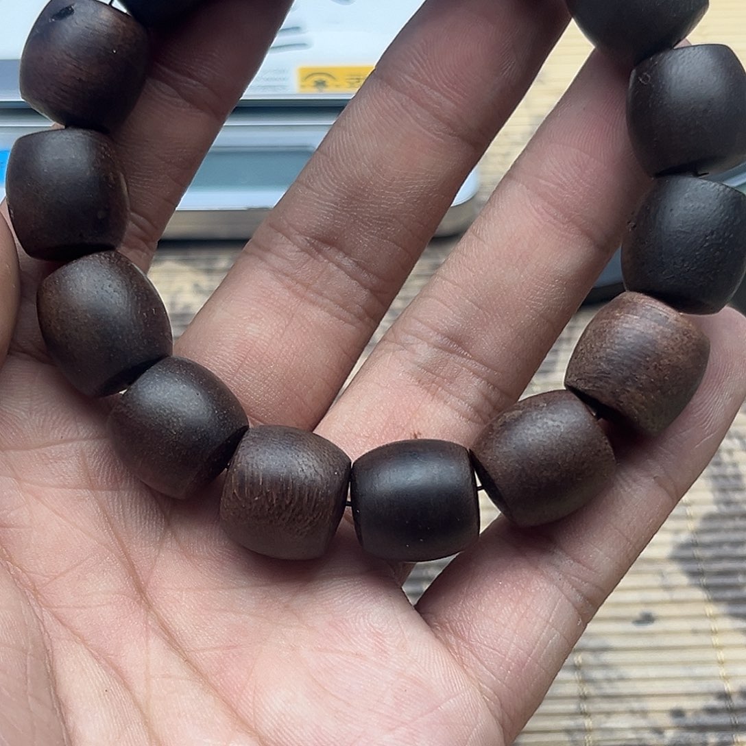 沉香碎屑沉香红土