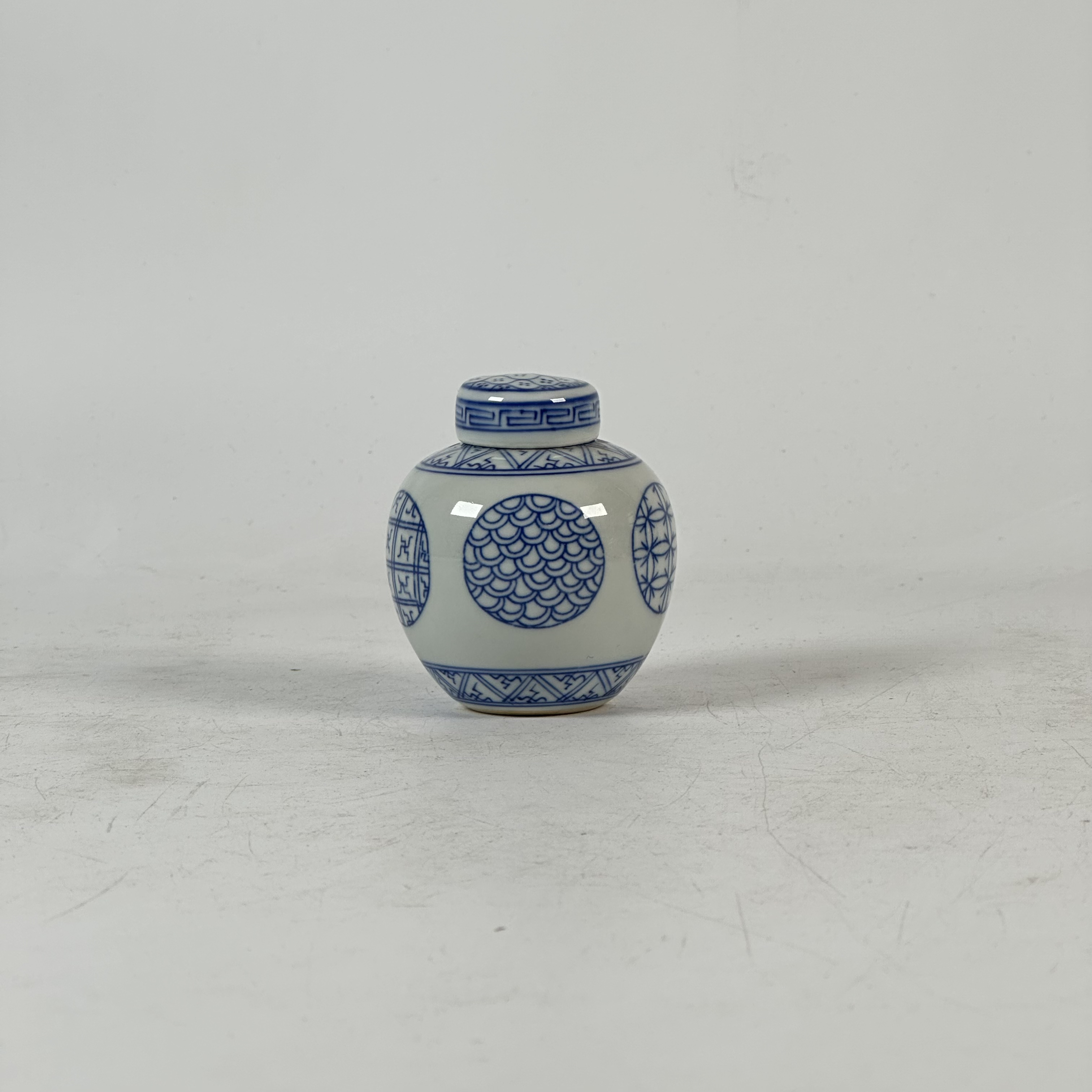 青花莲子罐收藏鉴赏