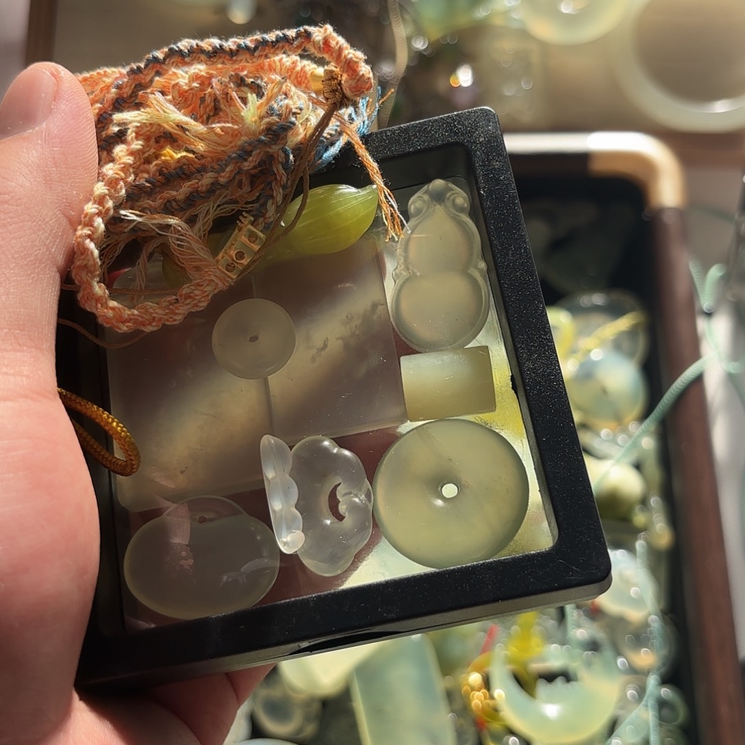 T***u蛇纹石玉未镶嵌颈饰