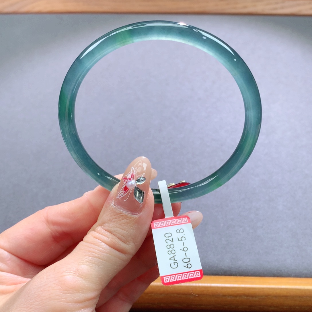 翡翠手镯未镶嵌天然翡翠手镯叮当镯