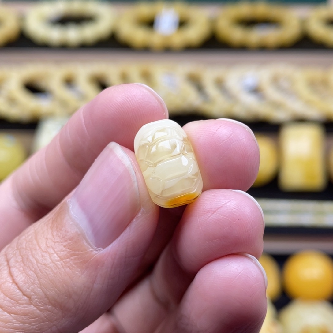 琥珀裸石未镶嵌琥珀蜜蜡