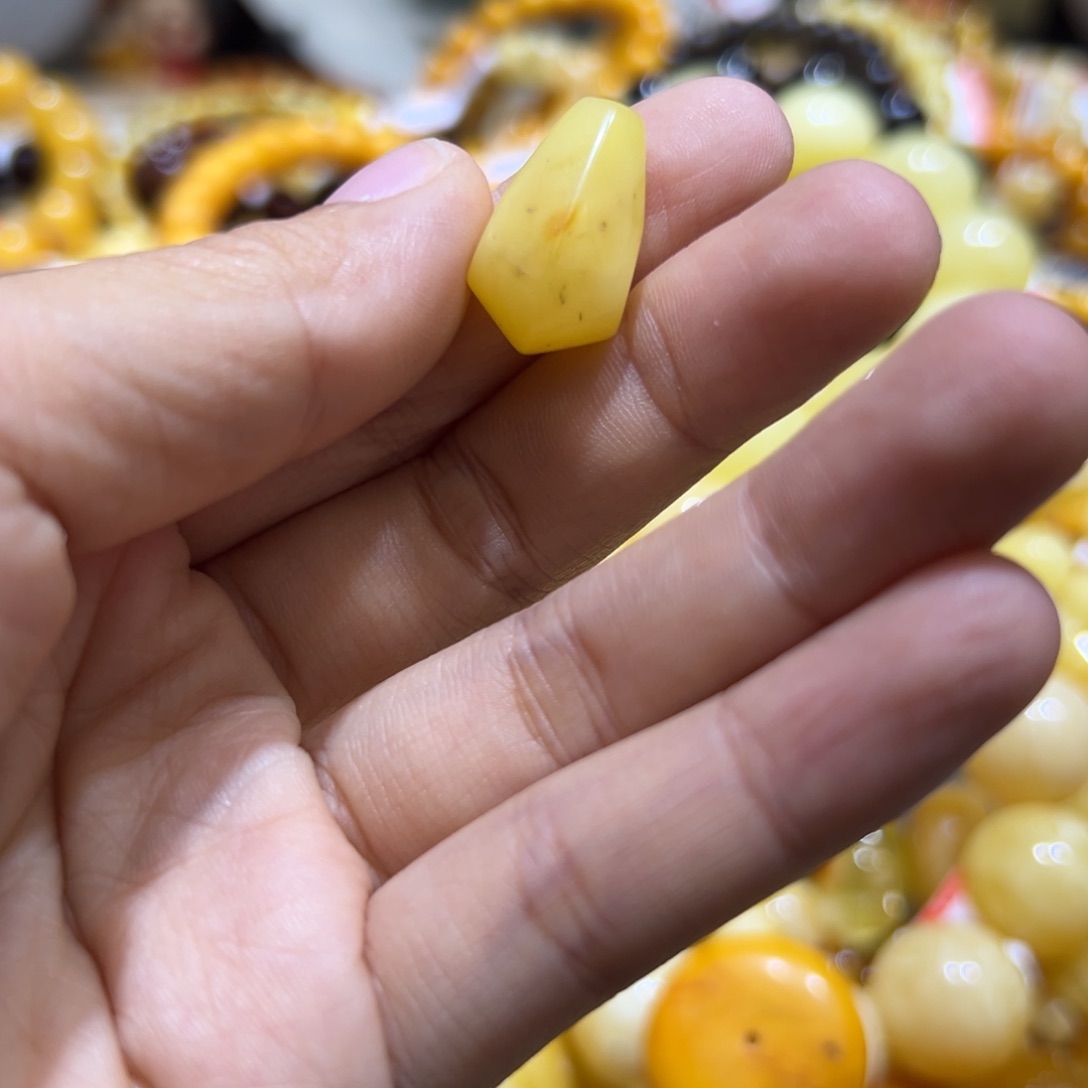 琥珀珠宝奇石未镶嵌