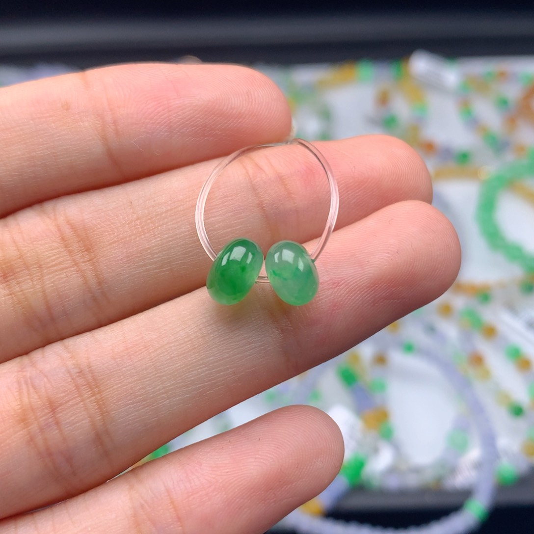 未镶嵌翡翠手链卡