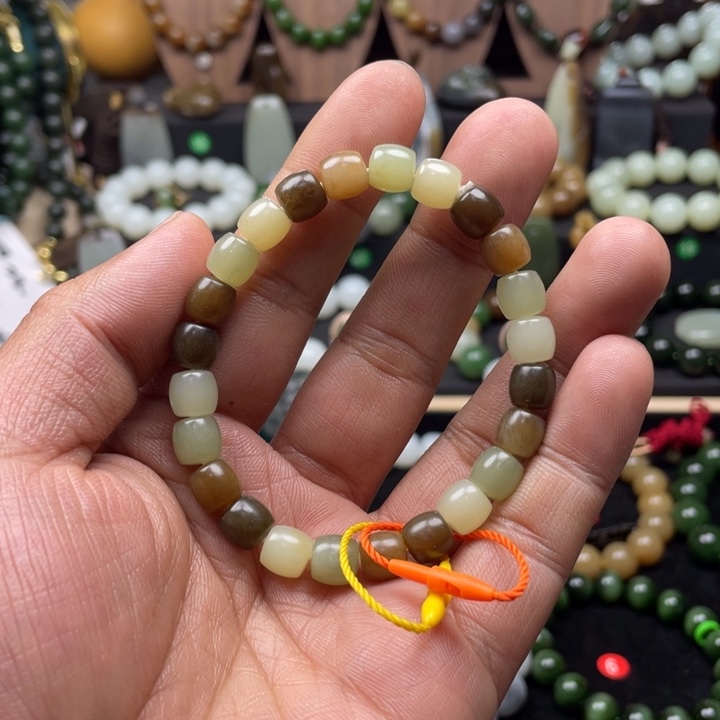 和田玉手串未镶嵌卡8多宝直切